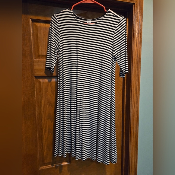 Old Navy, Women's size XSmall, Dressy, Black and White, Never Worn, Rayon - Picture 1 of 7